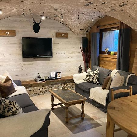 Two Bedroom Apartment La Voute, Chandon Near Meribel - Sleeps 4 Adults Or 2 Adults And 3 Children Les Allues Eksteriør bilde